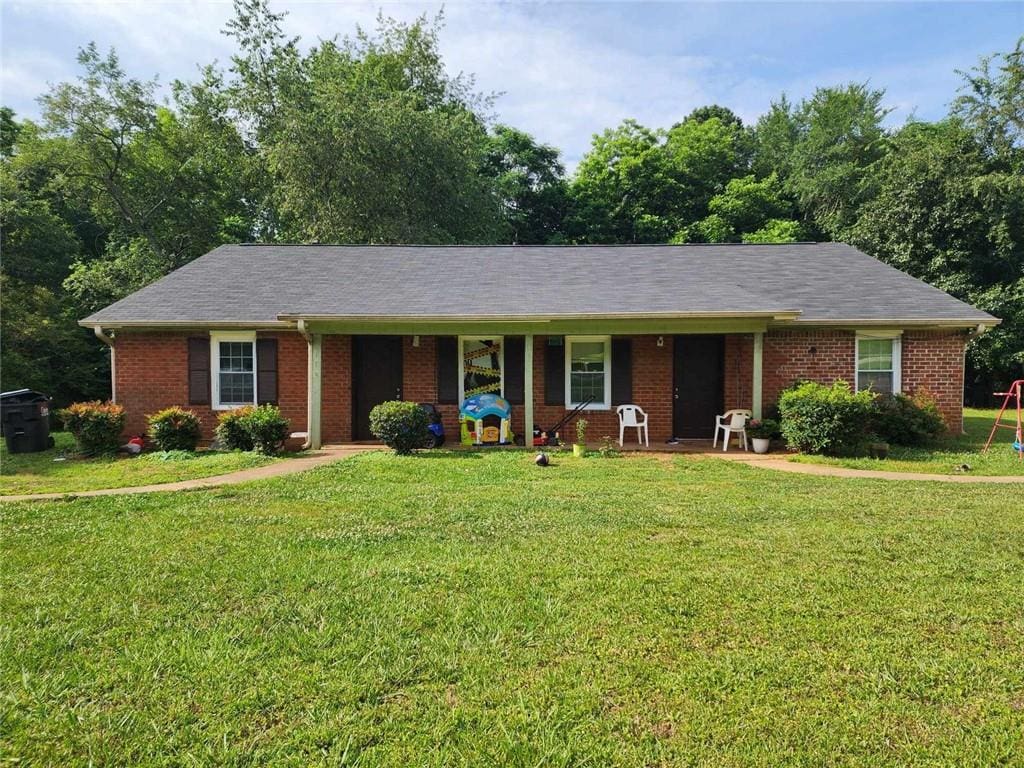 ranch-style house with a front yard