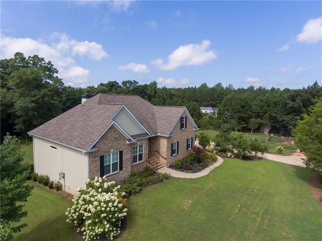 view of front of house featuring a front yard