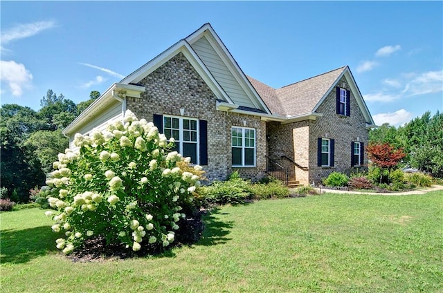 craftsman house with a front yard