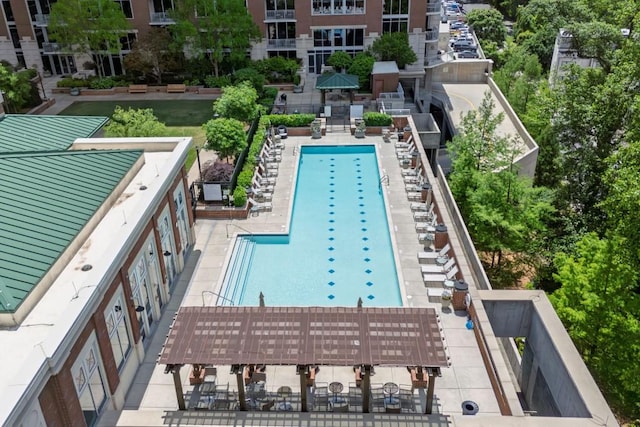 view of swimming pool