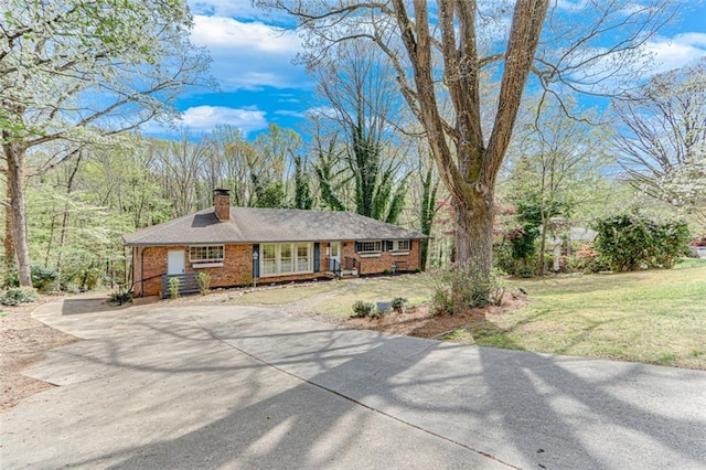 613 Holly Dr, Gainesville, GA 30501 - single story home featuring a chimney, a front yard, a porch, and concrete driveway