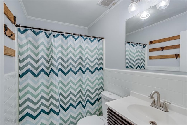 613 Holly Dr, Gainesville, GA 30501 - full bathroom with a shower with curtain, toilet, crown molding, and visible vents