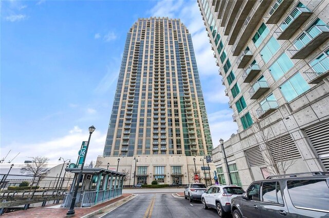270 17th St NW Unit 2804, Atlanta, GA 30363 - community lobby with a towering ceiling, recessed lighting, and a wall of windows