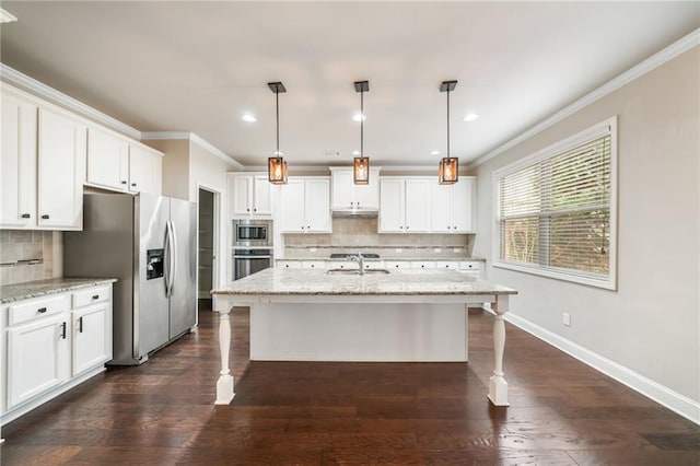 kitchen with a kitchen bar, a sink, under cabinet range hood, stainless steel appliances, and baseboards