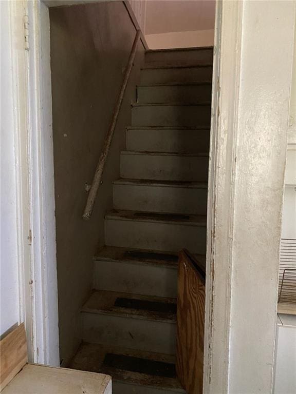 2689 Knox St NE, Atlanta, GA 30317 - view of stairs
