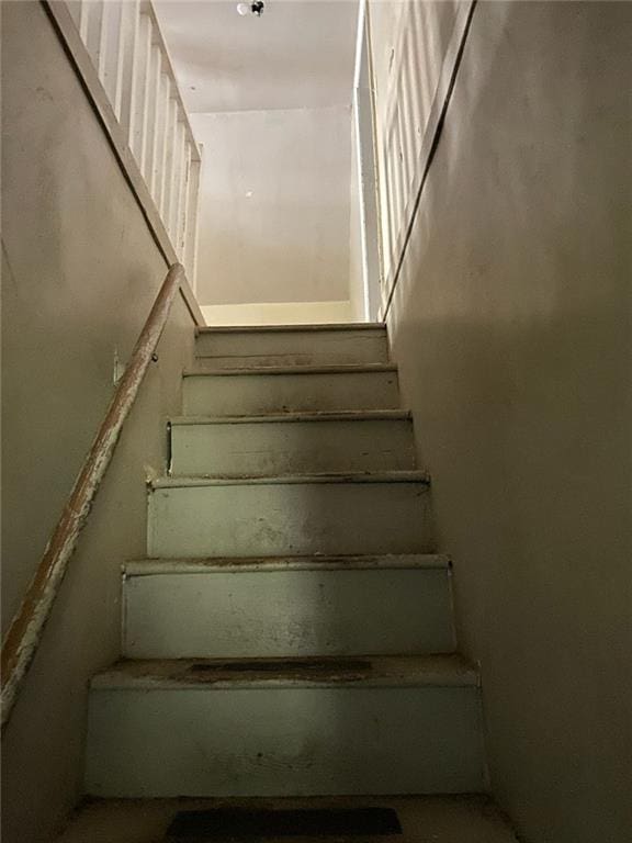 2689 Knox St NE, Atlanta, GA 30317 - view of stairway