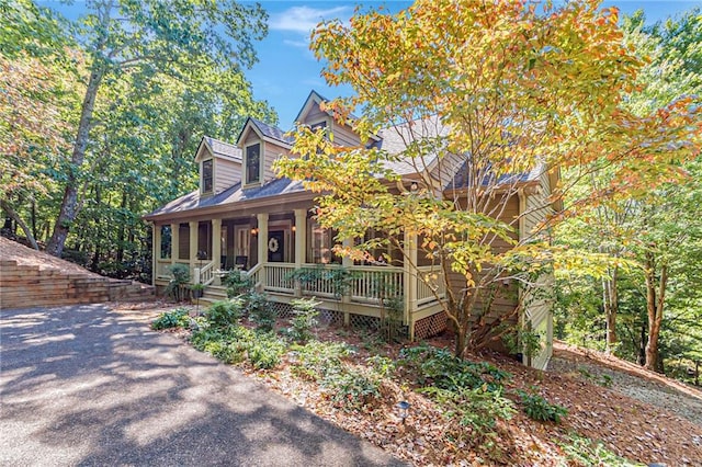 view of front of house featuring covered porch