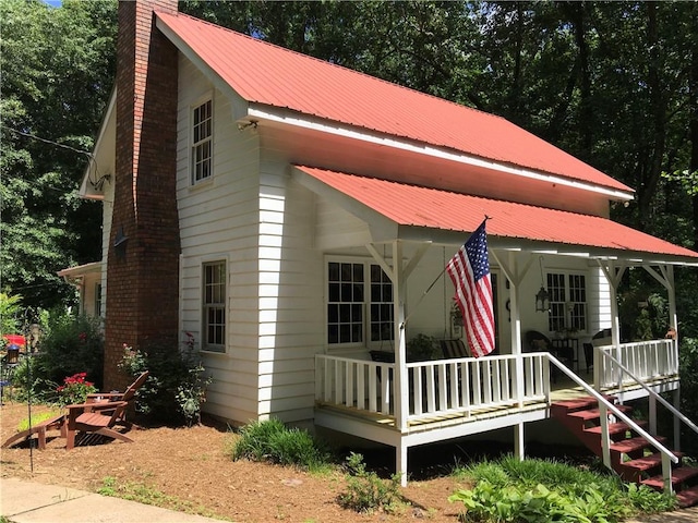 view of front of home with covered porch