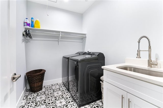 laundry area featuring sink, cabinets, and independent washer and dryer