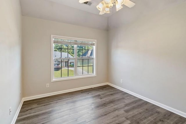 spare room featuring dark wood-type flooring and ceiling fan