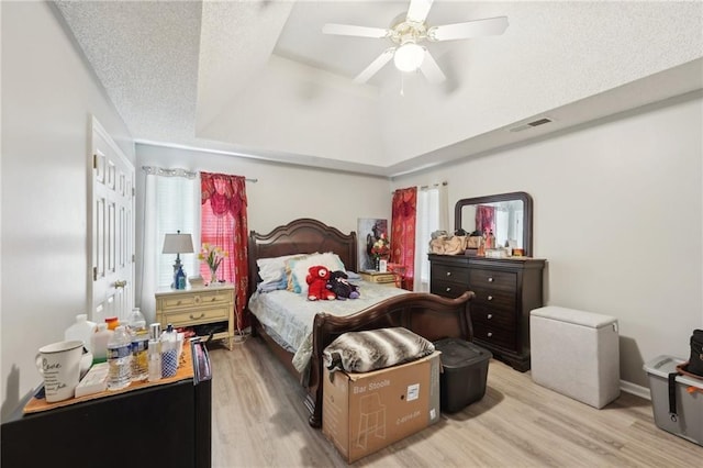 bedroom featuring light wood-style floors and a ceiling fan