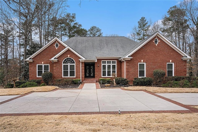 view of front facade with a front lawn