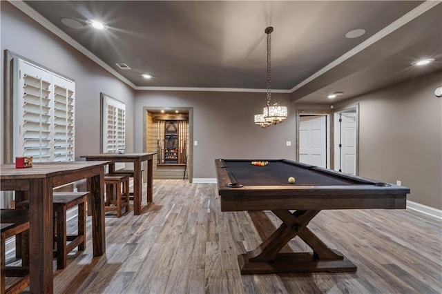 game room with billiards, crown molding, an inviting chandelier, and wood-type flooring