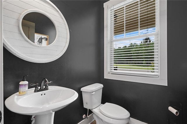 415 Stoneledge Rd, Jasper, GA 30143 - half bathroom featuring a sink and toilet