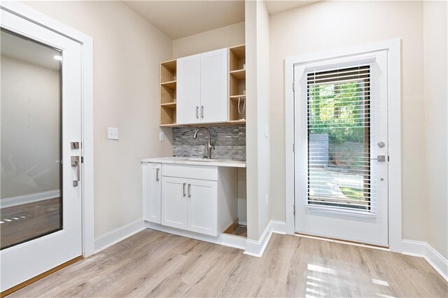 entryway with sink and light hardwood / wood-style floors