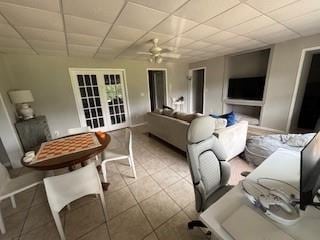 337 Long Shore Way, Newnan, GA 30265 - living area with a drop ceiling and a ceiling fan