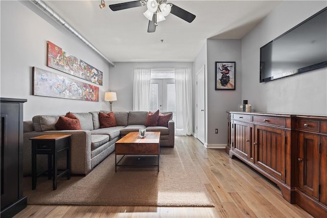 800 Peachtree St NE Unit 1504, Atlanta, GA 30308 - living room with light wood finished floors, a ceiling fan, and baseboards