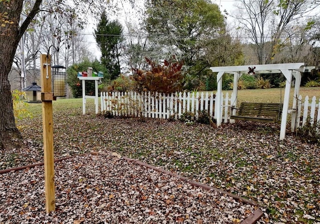 view of yard with a pergola