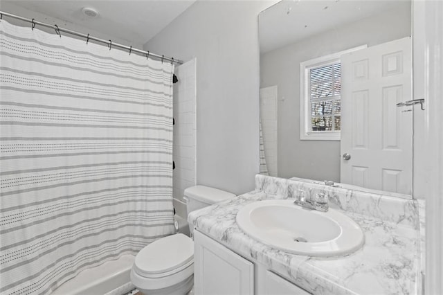 bathroom featuring a shower with shower curtain, toilet, and vanity