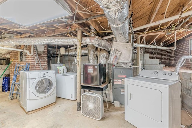 2669 Jefferson Ter, East Point, GA 30344 - laundry area featuring washer and clothes dryer