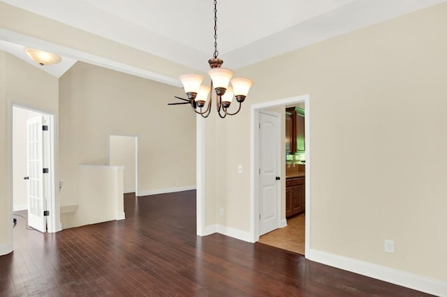 unfurnished room with dark wood-type flooring and an inviting chandelier