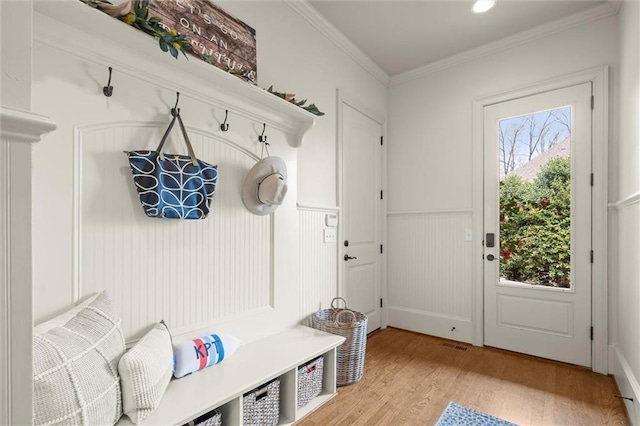 laundry room with washer and clothes dryer, crown molding, a sink, baseboards, and cabinet space