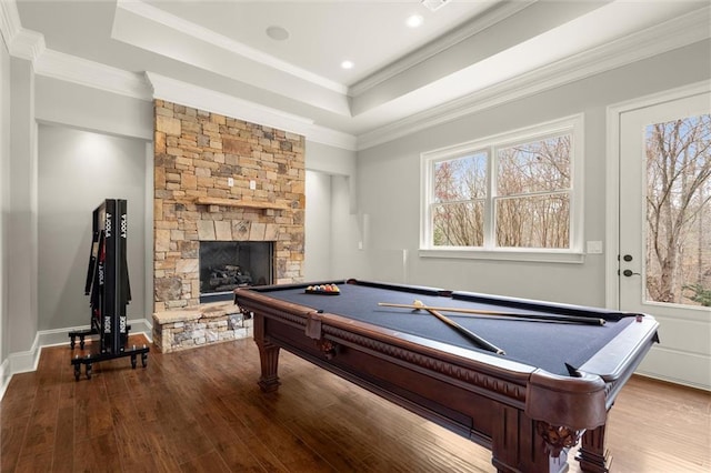 office space featuring a tray ceiling, baseboards, visible vents, and crown molding
