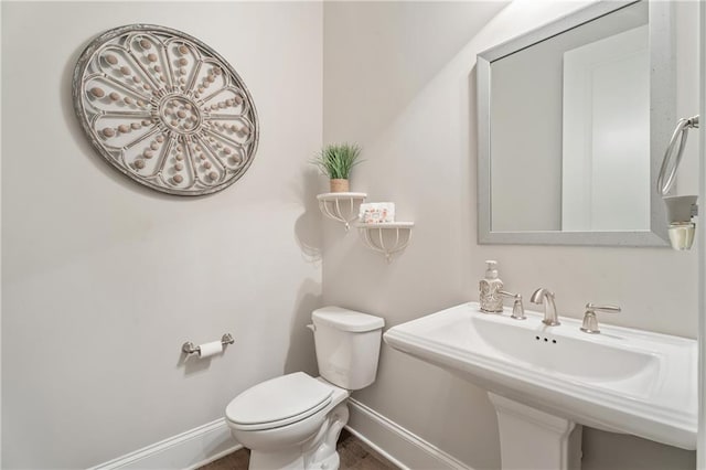 bathroom featuring sink and toilet