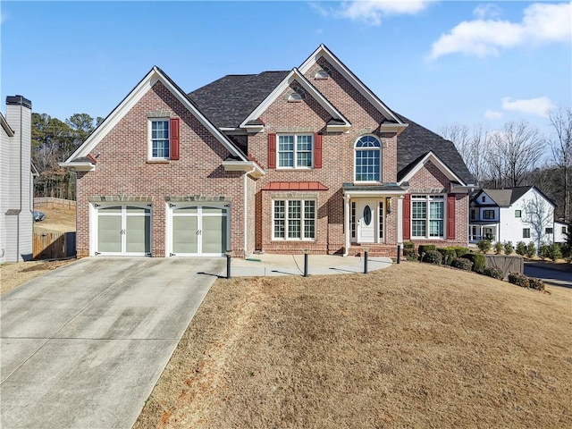 view of front of house featuring a front lawn