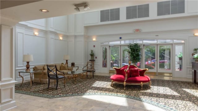3275 Lenox Rd NE Unit 413, Atlanta, GA 30324 - building lobby with a decorative wall