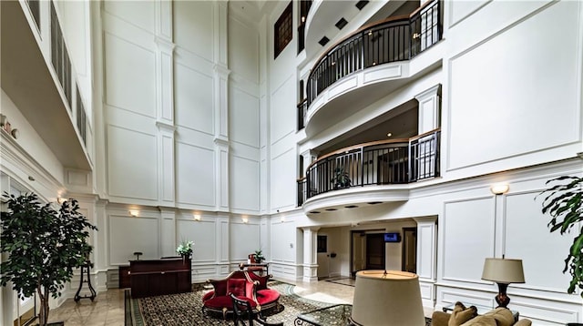 3275 Lenox Rd NE Unit 413, Atlanta, GA 30324 - common area with a decorative wall and a towering ceiling