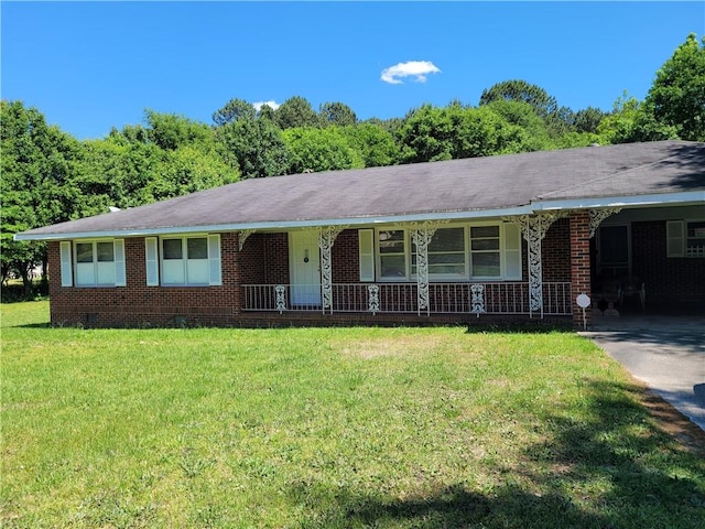 ranch-style home featuring a front lawn and a carport