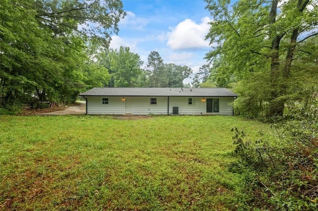 2091 Chestnut Log Dr, Lithia Springs, GA 30122 - rear view of property featuring a lawn