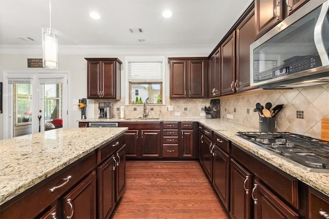 337 Spotted Ridge Cir, Woodstock, GA 30188 - kitchen featuring stainless steel appliances, a sink, light stone counters, crown molding, and healthy amount of natural light