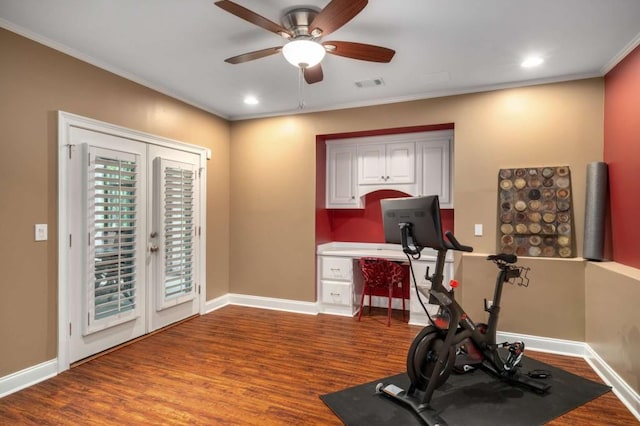 exercise room with wood finished floors, ceiling fan, ornamental molding, baseboards, and recessed lighting