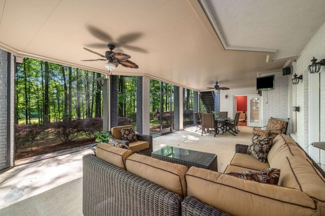 view of patio featuring a ceiling fan, an outdoor living space, and outdoor dining area