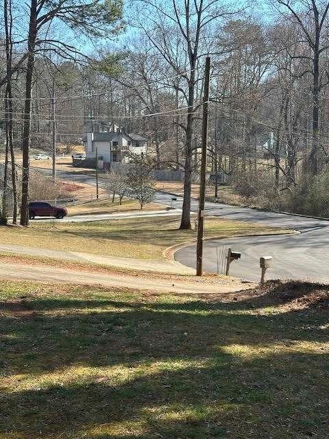 view of home's community featuring a yard
