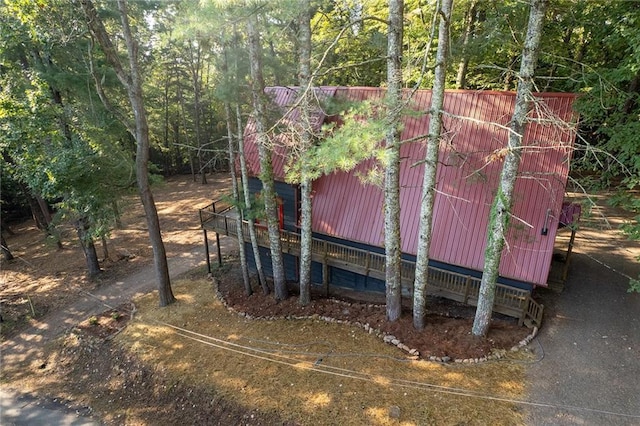 view of outdoor structure featuring an outdoor structure and a wooded view