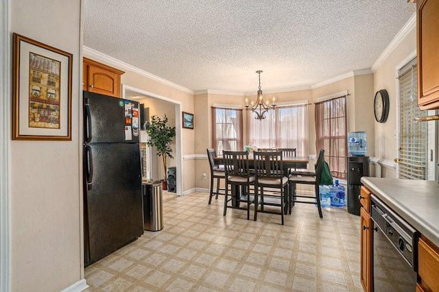 dining area featuring an inviting chandelier, crown molding, and a textured ceiling