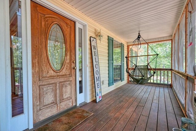 property entrance featuring covered porch