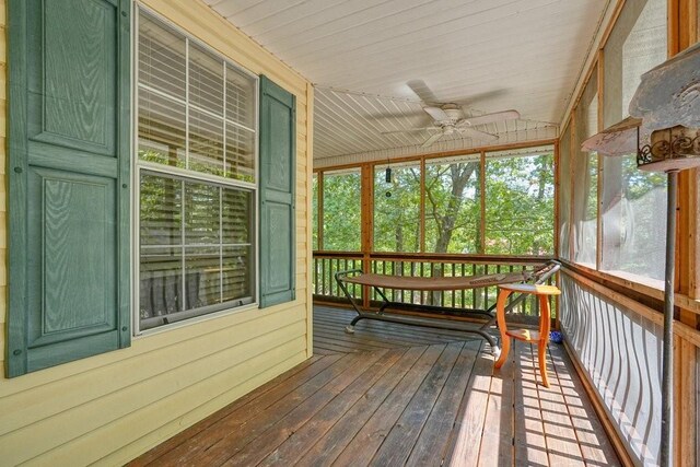 sunroom / solarium featuring ceiling fan