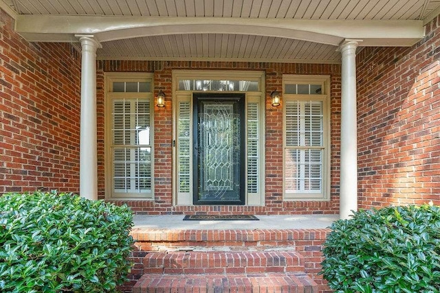 doorway to property with covered porch