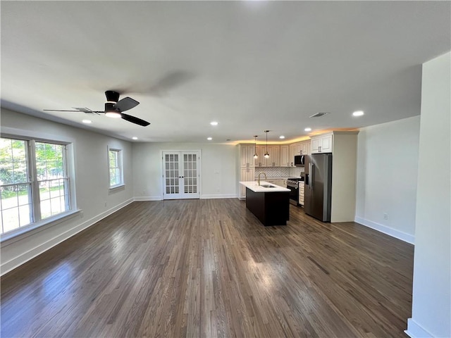 unfurnished living room featuring a sink, ceiling fan, baseboards, dark wood-style flooring, and recessed lighting