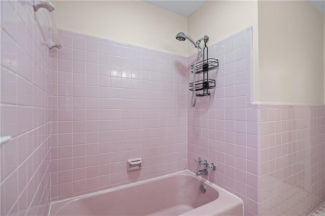156 Ridgeway St, Winder, GA 30680 - bathroom featuring shower / washtub combination