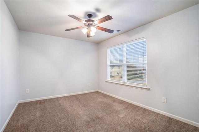 unfurnished room with carpet flooring and ceiling fan