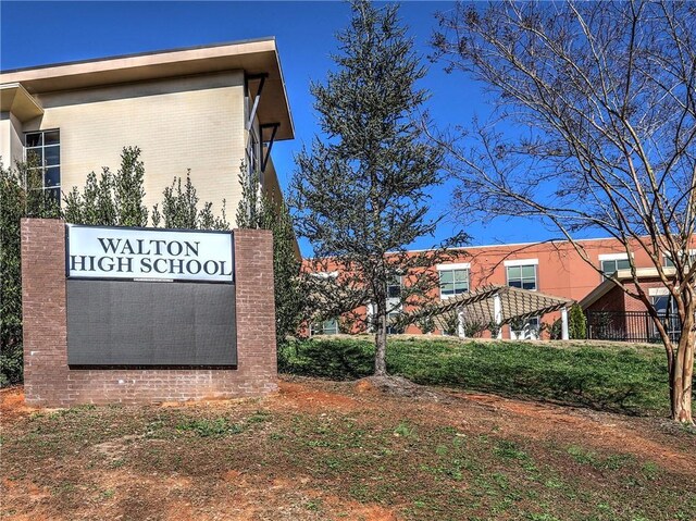 view of community / neighborhood sign