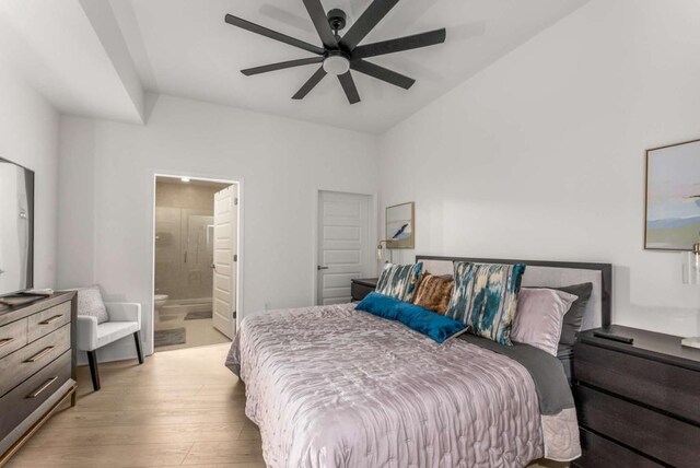 1080 Peachtree St NE Unit 1909, Atlanta, GA 30309 - bedroom featuring a ceiling fan, light wood-style floors, and ensuite bathroom