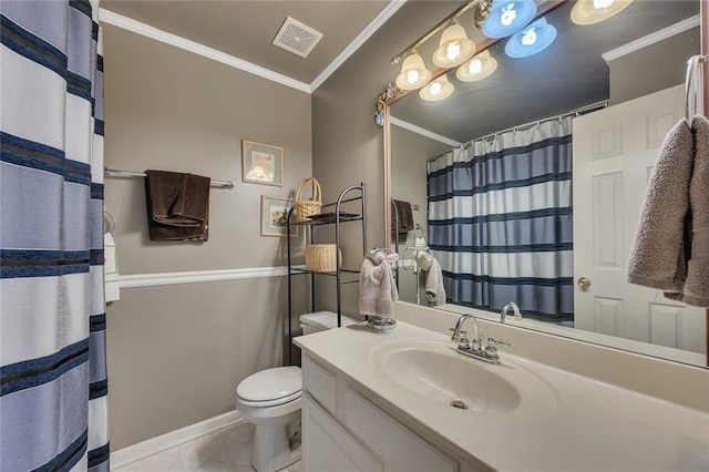 full bathroom featuring crown molding, vanity, toilet, a shower with shower curtain, and visible vents