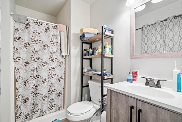 200 High Creek Dr, Roswell, GA 30076 - full bath with a shower with shower curtain, vanity, and toilet