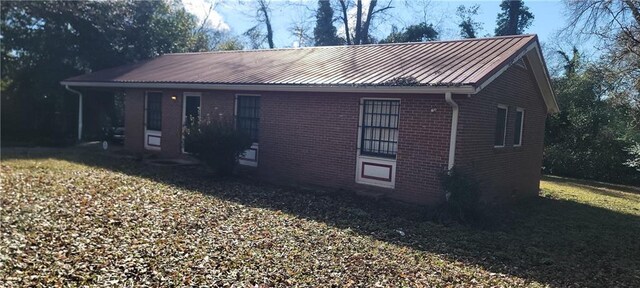 view of front facade with a front yard and a carport